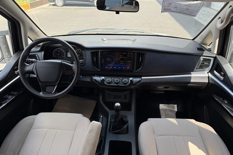 Used FORTHING Lingzhi 2022 M5L 1.6L Utility Model 7 Seats Interior 4