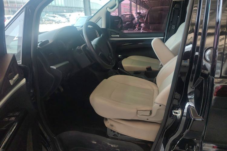 Used FORTHING Lingzhi 2022 M5L 1.6L Utility Model 7 Seats Interior 4
