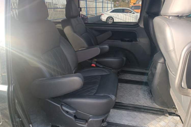 Used FORTHING Lingzhi 2022 Striving Version M5L 1.6L Luxury 7-Seater Interior 4