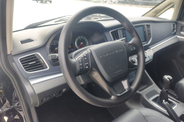 Used FORTHING Lingzhi 2022 Striving Version M5L 1.6L Luxury 7-Seater Interior 5