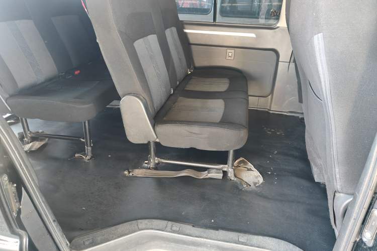 Used FORTHING Lingzhi 2022 Striving Version M5L 1.6L Base Model 9-Seater Interior 9