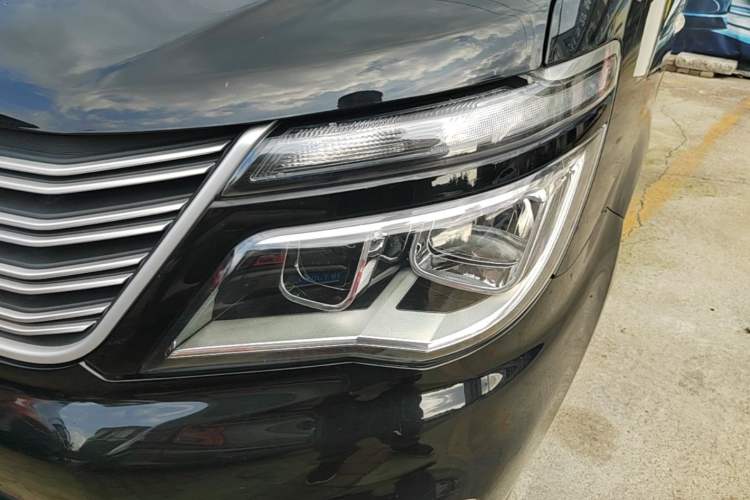 Used FORTHING Lingzhi 2022 M5L 1.6L Utility Model 7 Seats Left Front Headlight