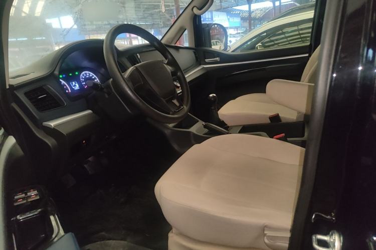 Used FORTHING Lingzhi 2022 M5 1.6L Practical Model 5 Seats Left Front Seat