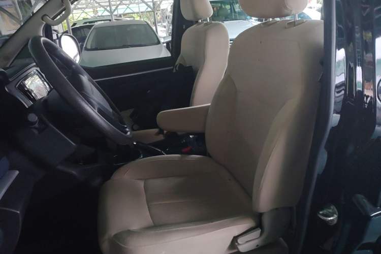 Used FORTHING Lingzhi 2022 Striving Version M5L 1.6L Base Model 7 Seats Left Front Seat