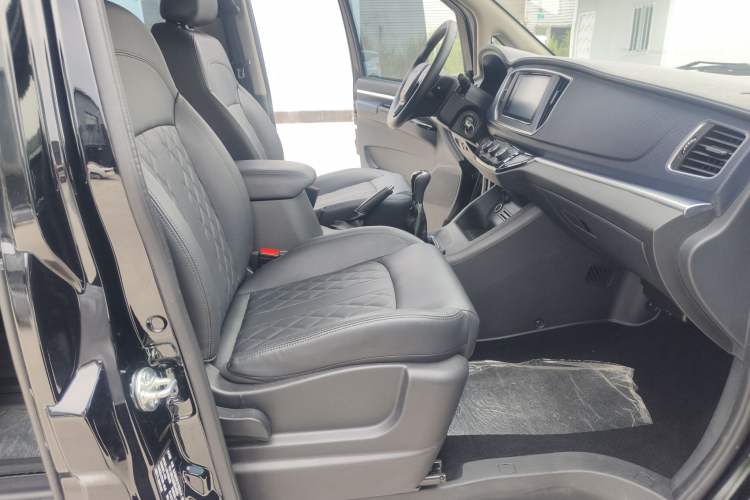 Used FORTHING Lingzhi 2022 Striving Version M5L 1.6L Luxury 7-Seater Left Front Seat