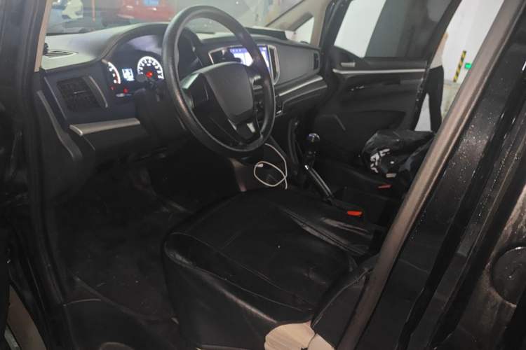 Used FORTHING Lingzhi 2022 M5L 1.6L Utility Model 7 Seats Left Front Seat