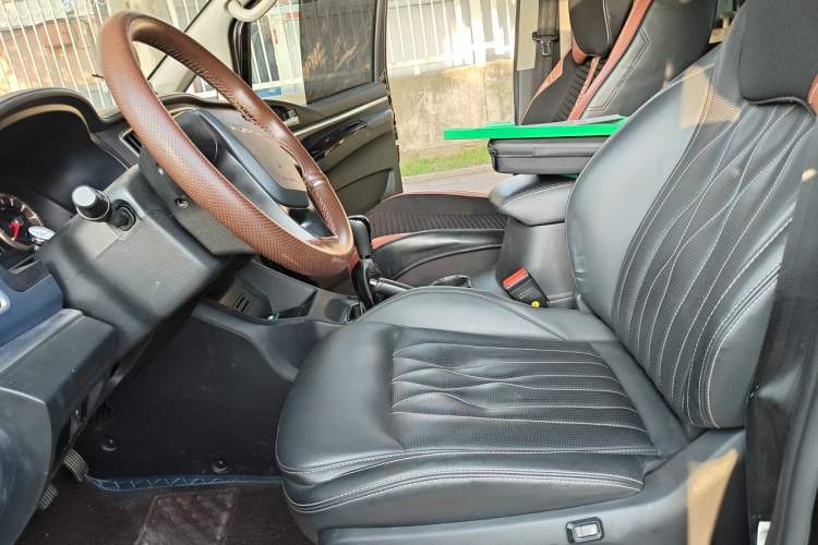 Used FORTHING Lingzhi 2022 M5 1.6L Practical 7-Seater Left Front Seat