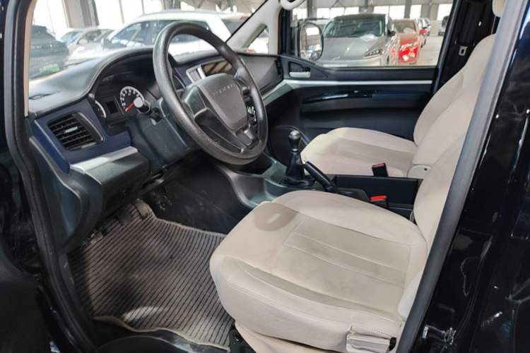 Used FORTHING Lingzhi 2022 M5L 1.6L Utility Model 7 Seats Left Front Seat