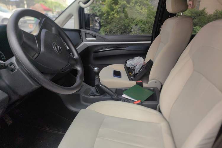 Used FORTHING Lingzhi 2022 M5 1.6L Practical Model 5 Seats Left Front Seat