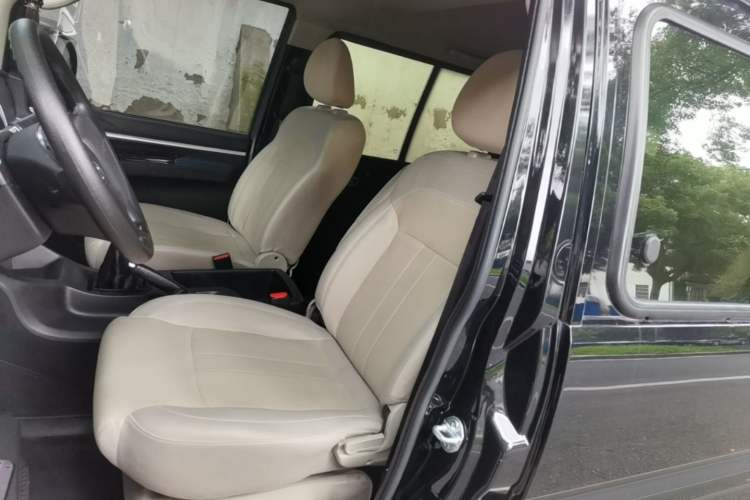 Used FORTHING Lingzhi 2022 M5L 1.6L Utility Model 7 Seats Left Front Seat