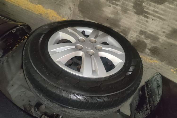 Used FORTHING Lingzhi 2022 M5 1.6L Practical Model 5 Seats Left Front Wheel Hub