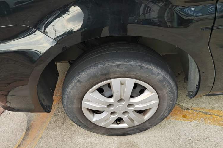 Used FORTHING Lingzhi 2022 M5L 1.6L Utility Model 7 Seats Left Front Wheel Hub