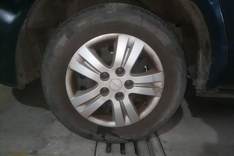 Used FORTHING Lingzhi 2022 M5 1.6L Practical Model 5 Seats Left Front Wheel Hub