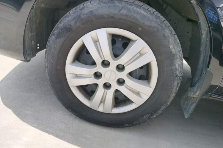 Used FORTHING Lingzhi 2022 M5 1.6L Practical Model 5 Seats Left Front Wheel Hub