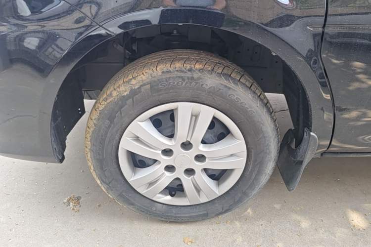 Used FORTHING Lingzhi 2022 M5 1.6L Practical Model 5 Seats Left Front Wheel Hub