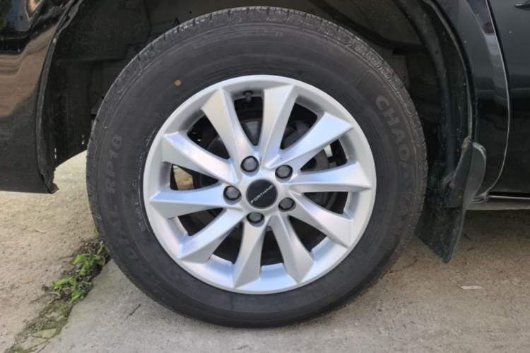 Used FORTHING Lingzhi 2022 Entry-Level M5 1.6L Luxury Version 7 Seats Left Front Wheel Hub