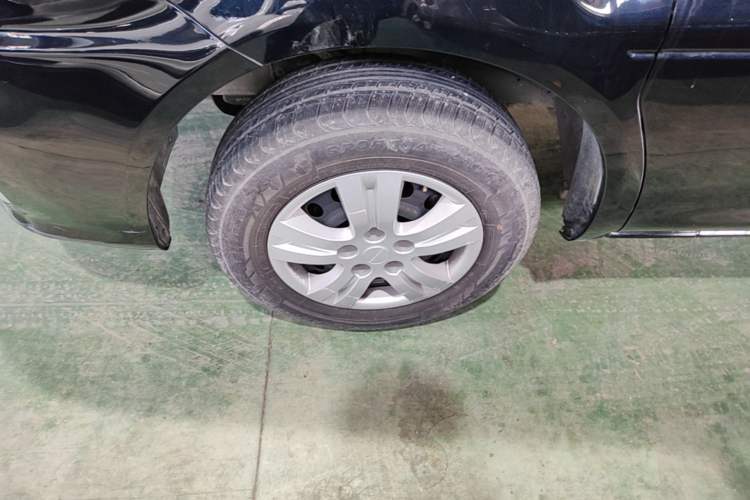 Used FORTHING Lingzhi 2022 M5L 1.6L Utility Model 7 Seats Left Front Wheel Hub