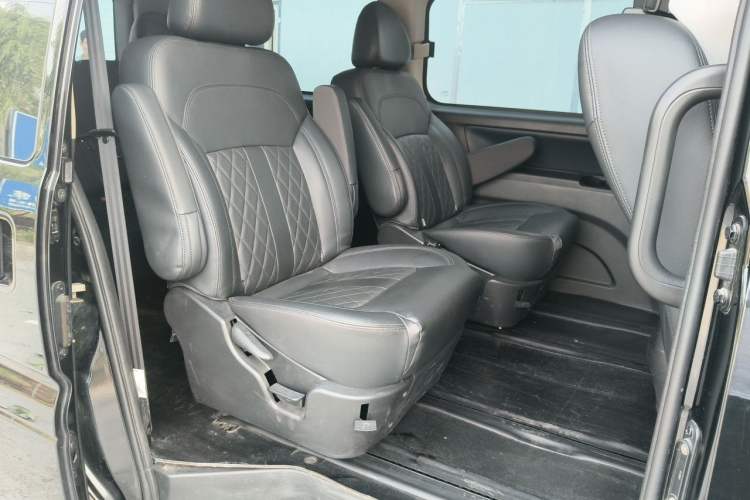 Used FORTHING Lingzhi 2022 Striving Version M5L 1.6L Luxury 7-Seater Left Rear Seat