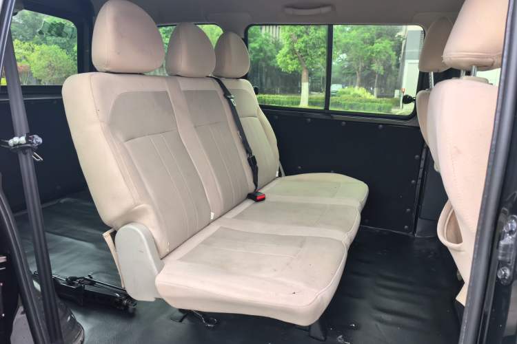 Used FORTHING Lingzhi 2022 M5 1.6L Practical Model 5 Seats Left Rear Seat