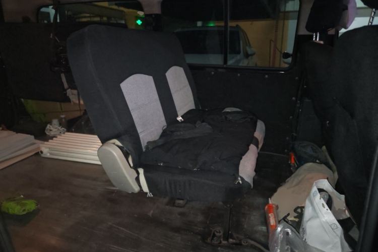 Used FORTHING Lingzhi 2022 M5L 1.6L Utility Model 7 Seats Left Rear Seat