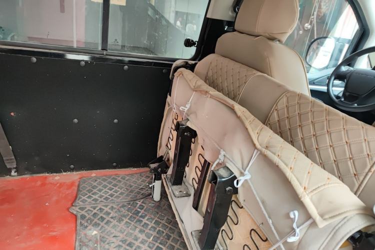 Used FORTHING Lingzhi 2022 M5 1.6L Practical 7-Seater Left Rear Seat