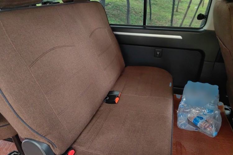 Used FORTHING Lingzhi 2022 Striving Version M5L 1.6L Base Model 9-Seater Left Rear Seat