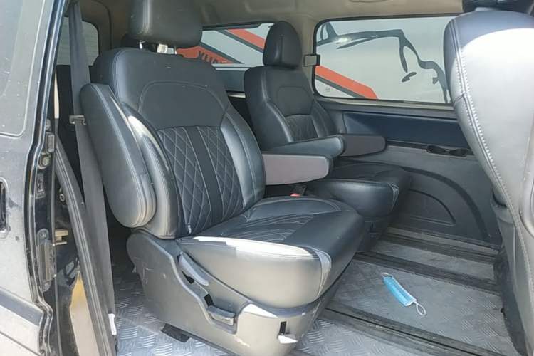 Used FORTHING Lingzhi 2022 Striving Version M5L 1.6L Luxury 7-Seater Left Rear Seat