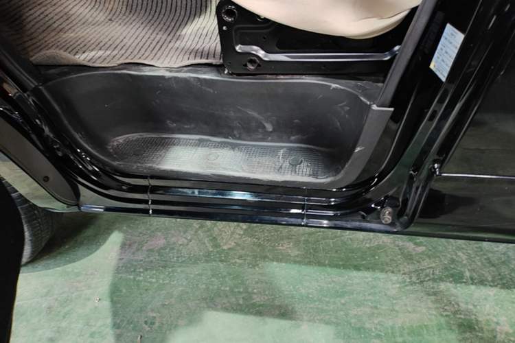 Used FORTHING Lingzhi 2022 M5L 1.6L Utility Model 7 Seats Left Side Sill