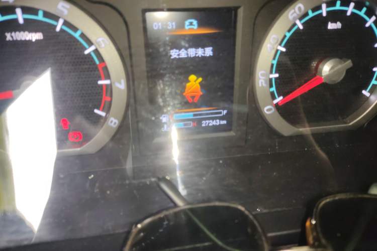 Used FORTHING Lingzhi 2022 Striving Version M5L 2.0L Luxury 7-Seater Odometer Close Up