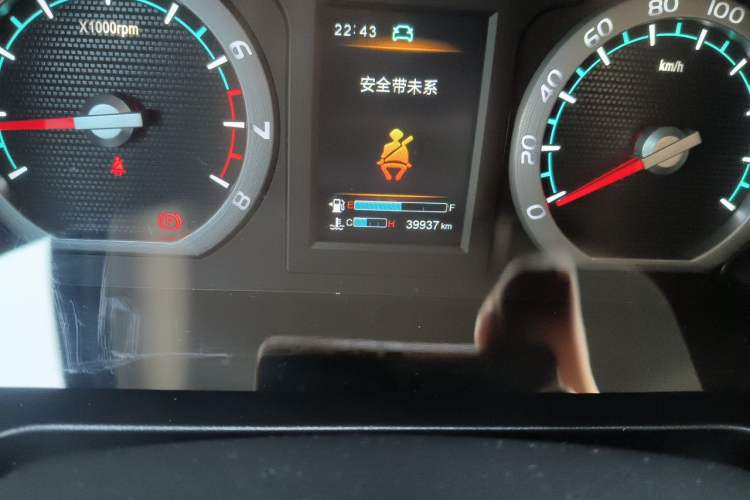Used FORTHING Lingzhi 2022 Striving Version M5L 1.6L Luxury 7-Seater Odometer Close Up