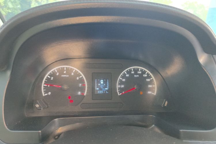 Used FORTHING Lingzhi 2022 M5L 1.6L Utility Model 7 Seats Odometer Close Up