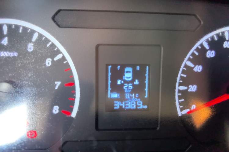 Used FORTHING Lingzhi 2022 M5L 1.6L Utility Model 7 Seats Odometer Close Up
