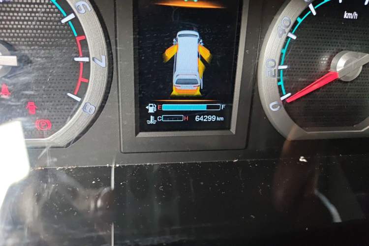 Used FORTHING Lingzhi 2022 Striving Version M5L 1.6L Luxury 7-Seater Odometer Close Up
