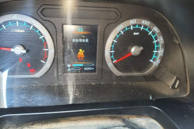 Used FORTHING Lingzhi 2022 Striving Version M5L 2.0L Luxury 7-Seater Odometer Close Up