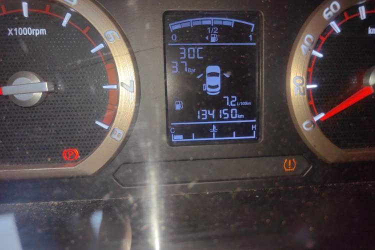 Used FORTHING Lingzhi 2022 M5L 1.6L Utility Model 7 Seats Odometer Close Up
