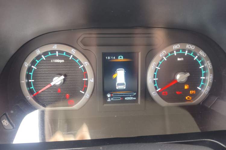 Used FORTHING Lingzhi 2022 Striving Version M5L 1.6L Luxury 7-Seater Odometer Close Up