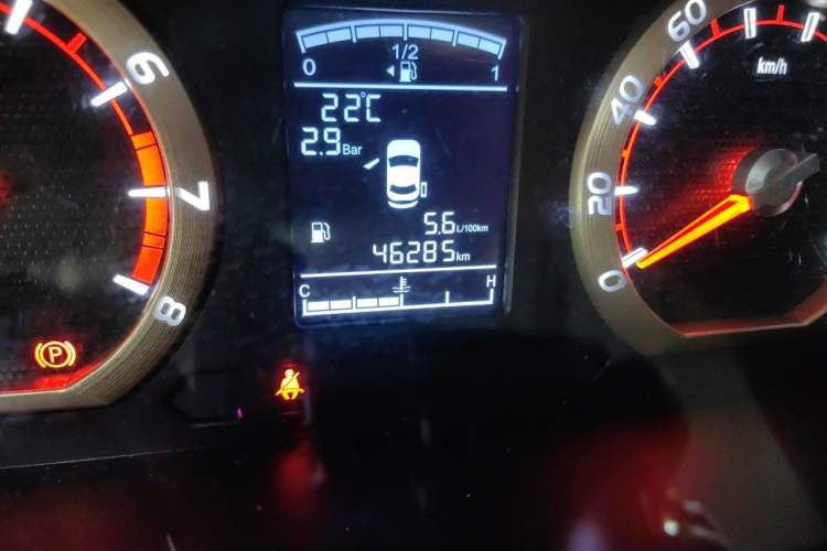 Used FORTHING Lingzhi 2022 Striving Version M5L 1.6L Base Model 9-Seater Odometer Close Up