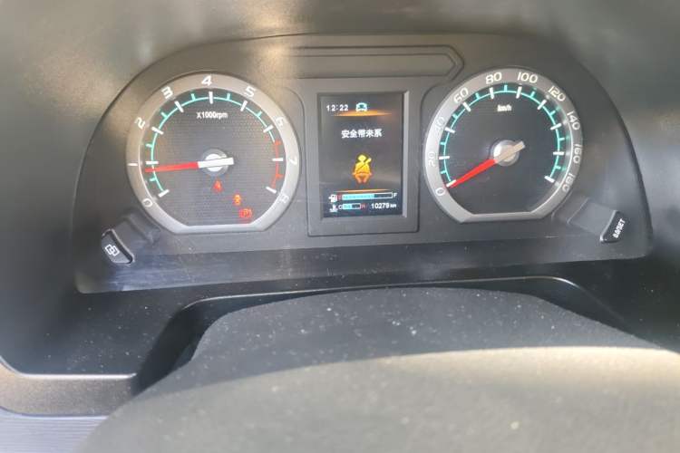 Used FORTHING Lingzhi 2022 Entry-Level M5L 1.6L Comfort Version 7 Seats Odometer Close Up