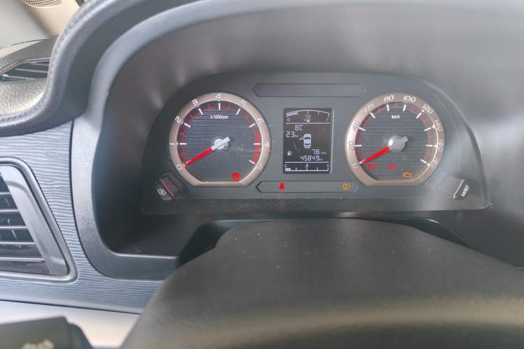 Used FORTHING Lingzhi 2022 Striving Version M5L 1.6L Base Model 9-Seater Odometer Close Up