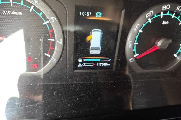 Used FORTHING Lingzhi 2022 Striving Version M5L 1.6L Luxury 7-Seater Odometer Close Up