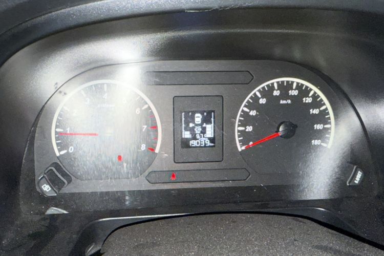 Used FORTHING Lingzhi 2022 M5L 1.6L Utility Model 7 Seats Odometer Close Up