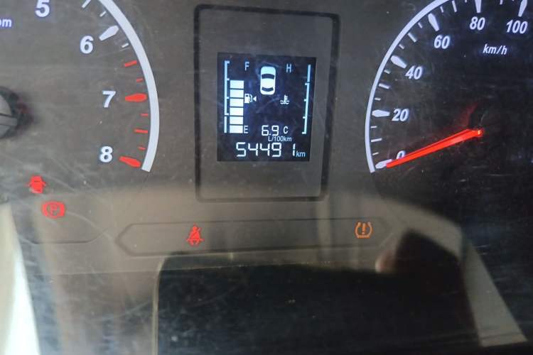 Used FORTHING Lingzhi 2022 M5L 1.6L Utility Model 7 Seats Odometer Close Up