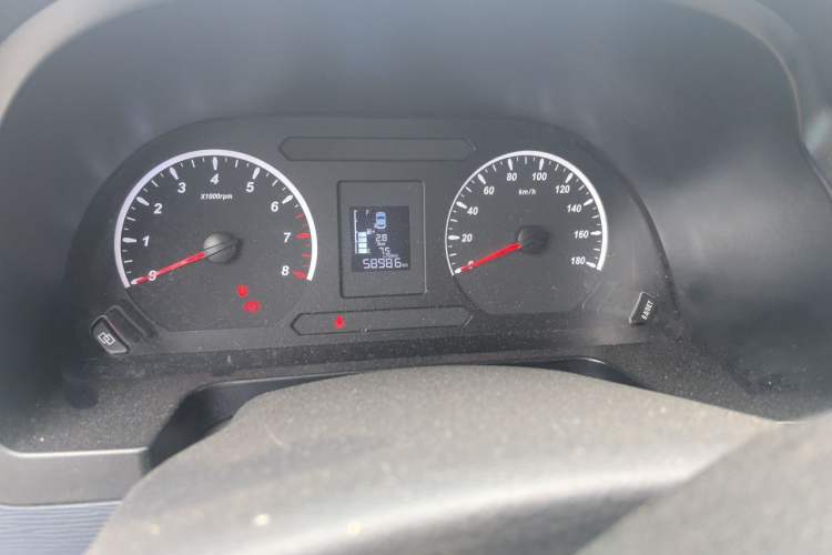 Used FORTHING Lingzhi 2022 M5L 1.6L Utility Model 7 Seats Odometer Close Up