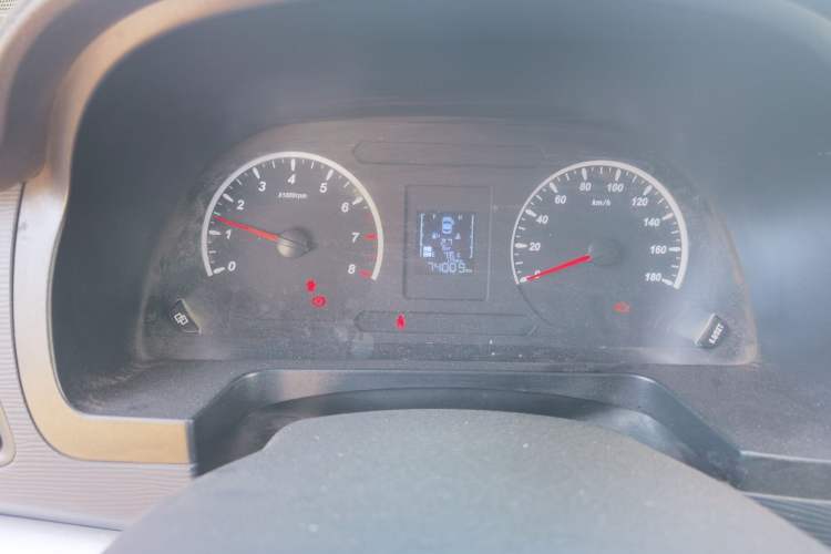 Used FORTHING Lingzhi 2022 M5 1.6L Practical 7-Seater Odometer Close Up