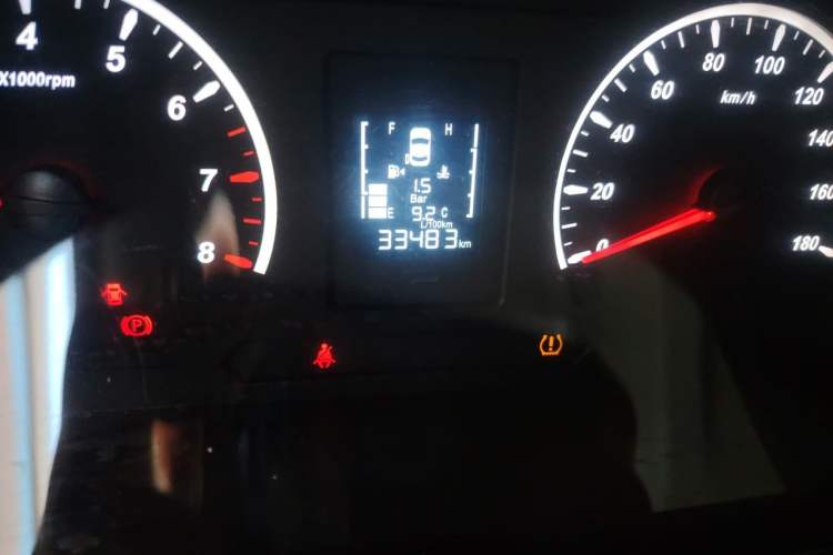 Used FORTHING Lingzhi 2022 M5L 2.0L Utility Model 7 Seats Odometer Close Up