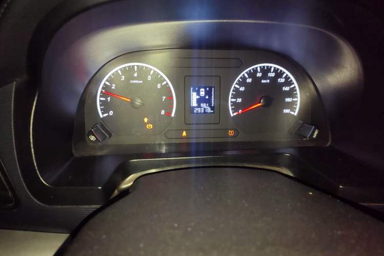 Used FORTHING Lingzhi 2022 Striving Version M5L 1.6L Base Model 7 Seats Odometer Close Up