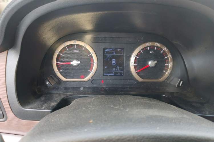 Used FORTHING Lingzhi 2022 Striving Version M5L 1.6L Base Model 7 Seats Odometer Close Up