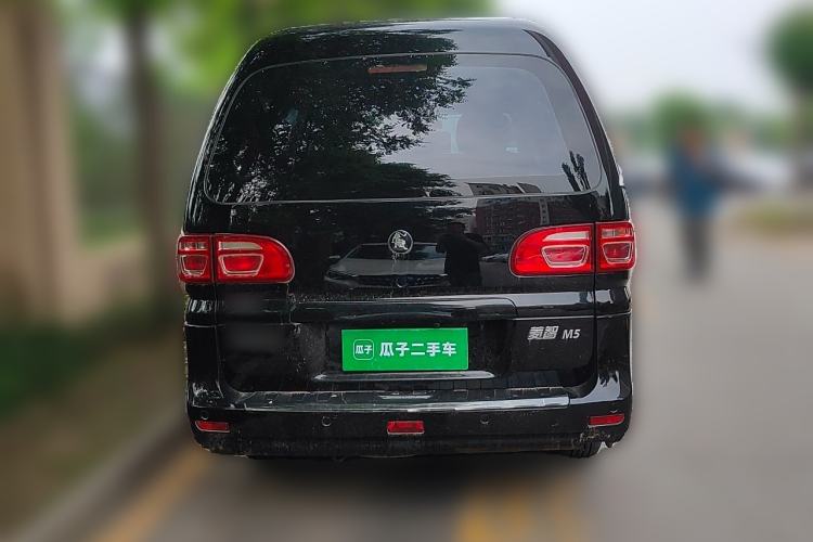 Used FORTHING Lingzhi 2022 M5 1.6L Practical Model 5 Seats Rear