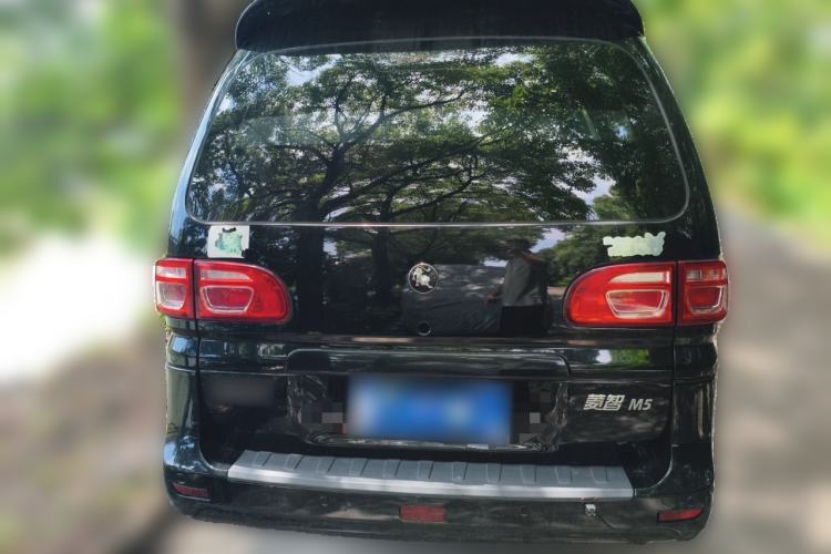 Used FORTHING Lingzhi 2022 M5 1.6L Practical 7-Seater Rear