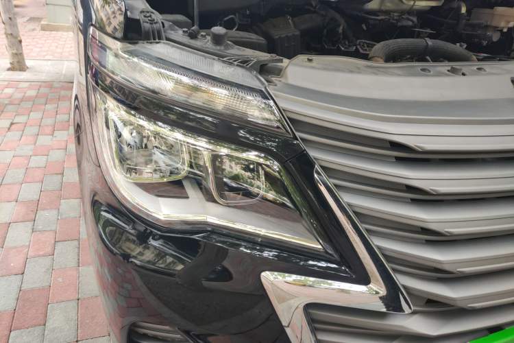 Used FORTHING Lingzhi 2022 Striving Version M5L 2.0L Luxury 7-Seater Right Front Headlight